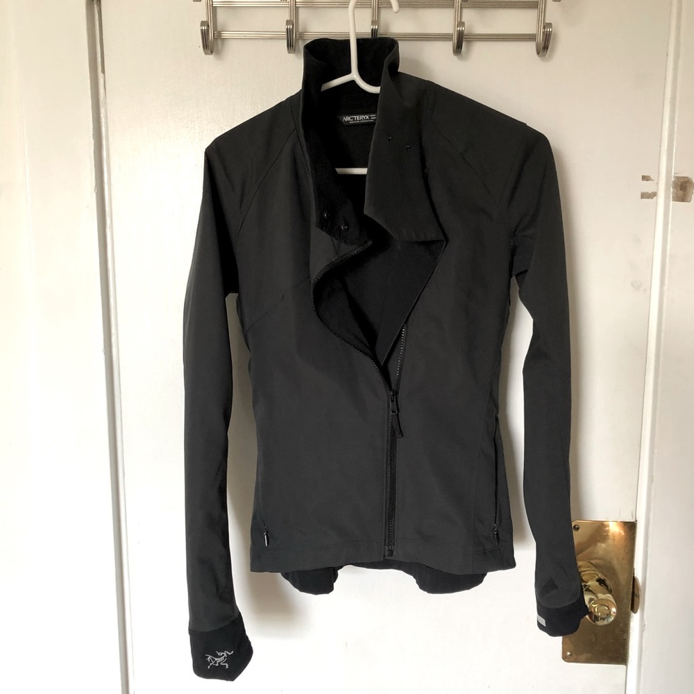 Arc’teryx women A2B commuter Jacket